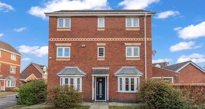 Spacious Comfortable 4B Home w en-suites