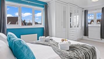 4 bedrooms, Internet, bed sheets