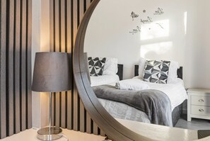 3 bedrooms, iron/ironing board, Internet, bed sheets - The Crews Quarters Anfield - Sleeps 10 - Modern (Merseyside)