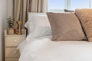 5 bedrooms, iron/ironing board, free WiFi