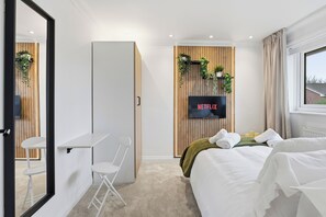 5 bedrooms, iron/ironing board, free WiFi