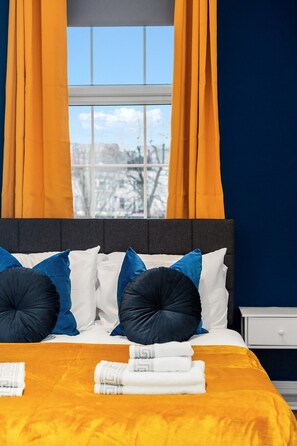 2 bedrooms, iron/ironing board, Internet, bed sheets - Central Brighton Apartment Sleeps 6 Ground Floor (Brighton and Hove)