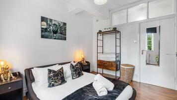 1 bedroom, iron/ironing board, internet, bed sheets