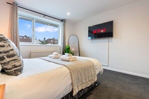 Unclassified image, 4 of 30, button