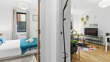 2 soverom, strykejern/-brett, internettilgang og sengetøy