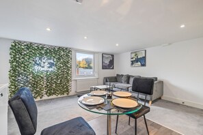 Imagen sin descripción, 4 de 32, botón