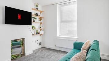 TV, fireplace