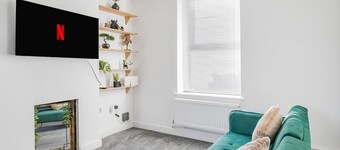 Bright & Cosy 3 Bed Home I Parking I Sleeps 6