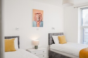 Unclassified image, 5 of 49, button - Bright & Cosy 3 Bed Home I Parking I Sleeps 6 (Suffolk)