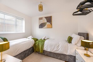 Unclassified image, 5 of 36, button - 3 Bed Townhouse | Secure Parking | Sleeps 9 (Suffolk)