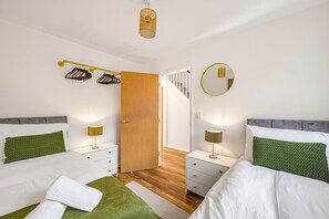 Unclassified image, 4 of 36, button - 3 Bed Townhouse | Secure Parking | Sleeps 9 (Suffolk)