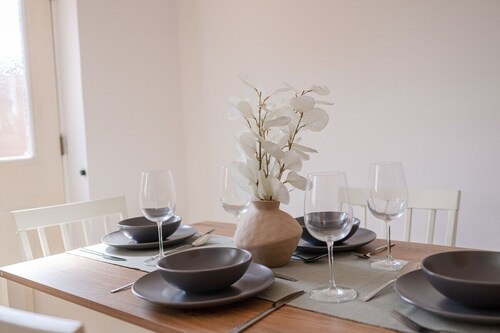 3 Bed Townhouse | Secure Parking | Sleeps 9