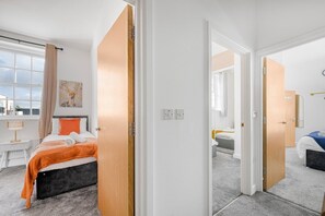 Unclassified image, 3 of 32, button - Bright & Modern 3 Bed Home | Sleeps 5 (Essex)