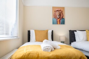 4 dormitorios, tabla de planchar con plancha, Internet y ropa de cama