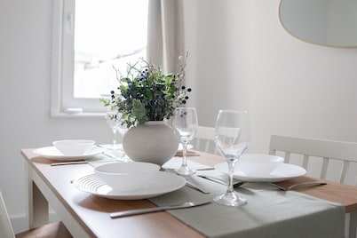 Modern 3Bed | A13/M25/Basildon Hospital | Sleeps 6