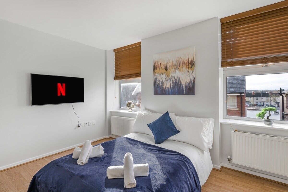 1 bedroom, iron/ironing board, internet, bed sheets