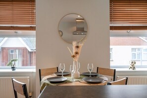 Dining - Chelmsford City Flat I Secure Parking I Sleeps 4 (Essex)