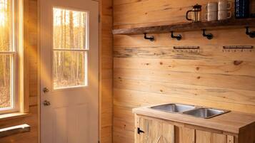 1 bedroom, bed sheets