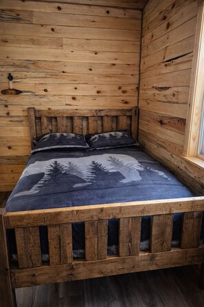 1 bedroom, bed sheets