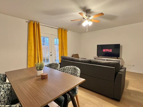 Close to Town 2 Bedroom Relax