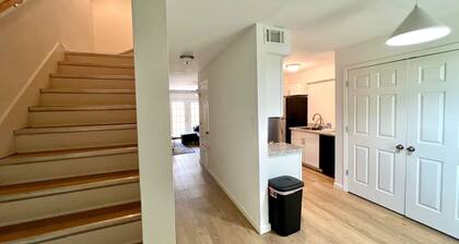 Sweet Cozy MSU 2 BR with Patio