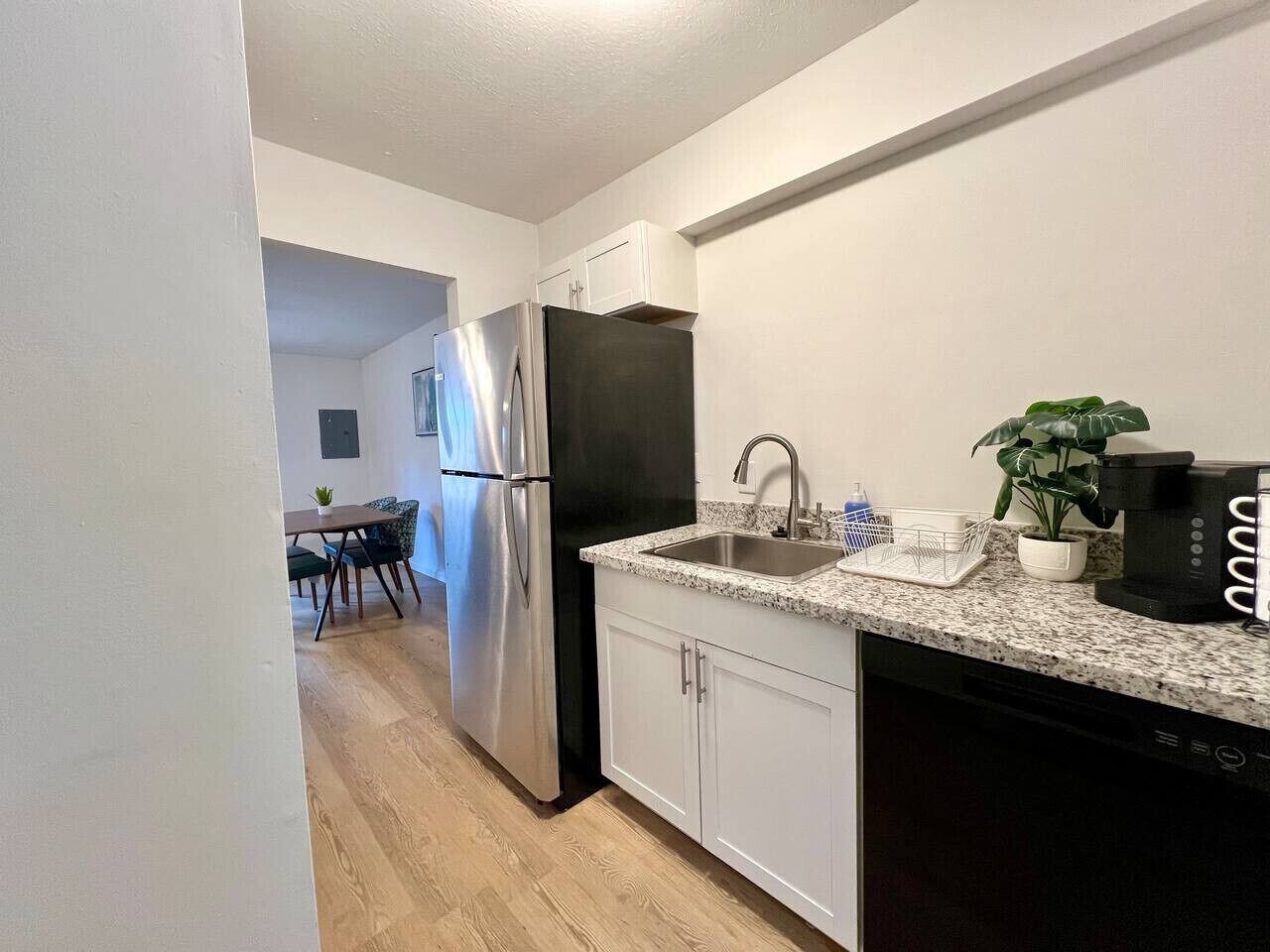 Lave-vaisselle, cafetière/bouilloire