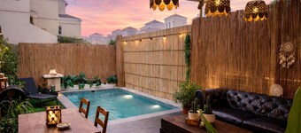 Western townhouse with swimming pool