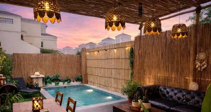 Western townhouse with swimming pool