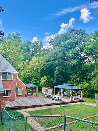 The Bulldog Basecamp | Sleeps 18 | Game Day