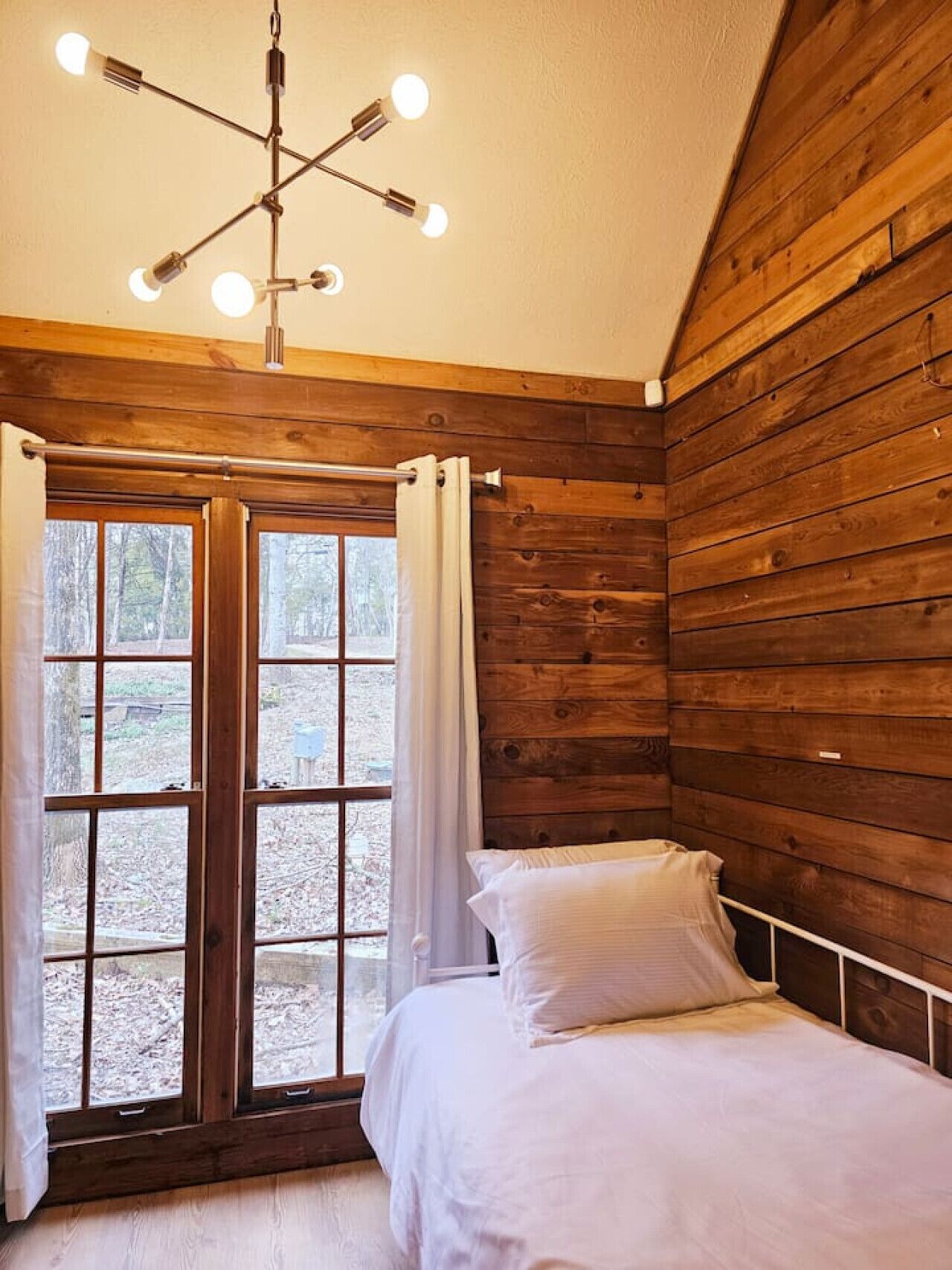 デスク、アイロン / アイロン台、WiFi、ベッドシーツ