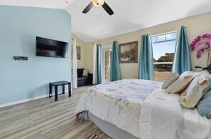 3 bedrooms, iron/ironing board, WiFi, bed sheets - Furnished Townhome-3BR/ 3B - Short walk to beach and restaurants; Community Pool (Gulfport)
