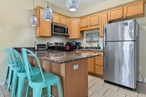 Private kitchen - Furnished Townhome-3BR/ 3B - Short walk to beach and restaurants; Community Pool (Gulfport)