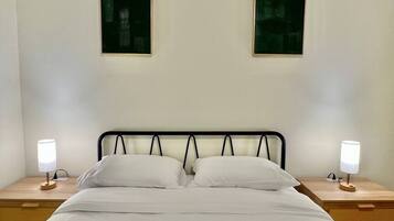 Iron/ironing board, WiFi, bed sheets