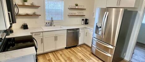 Cookware/dishes/utensils