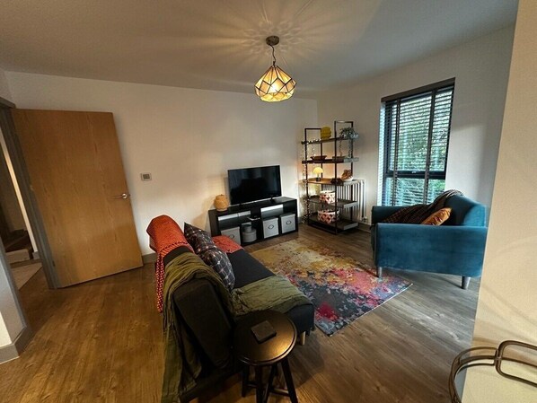 Unclassified image, 1 of 11, button