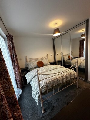 2 bedrooms, Internet - Spacious 2-Bed Apartment In Arno's Vale (Arno's Vale)