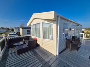 Outdoor dining - Birchington Vale - 2 Bedroom Sleeps 6 (Birchington-on-Sea)