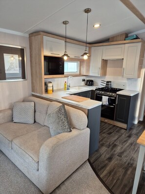 Interior - Birchington Vale - Lewabbie 3 Bedroom sleeps 8 (Birchington-on-Sea)