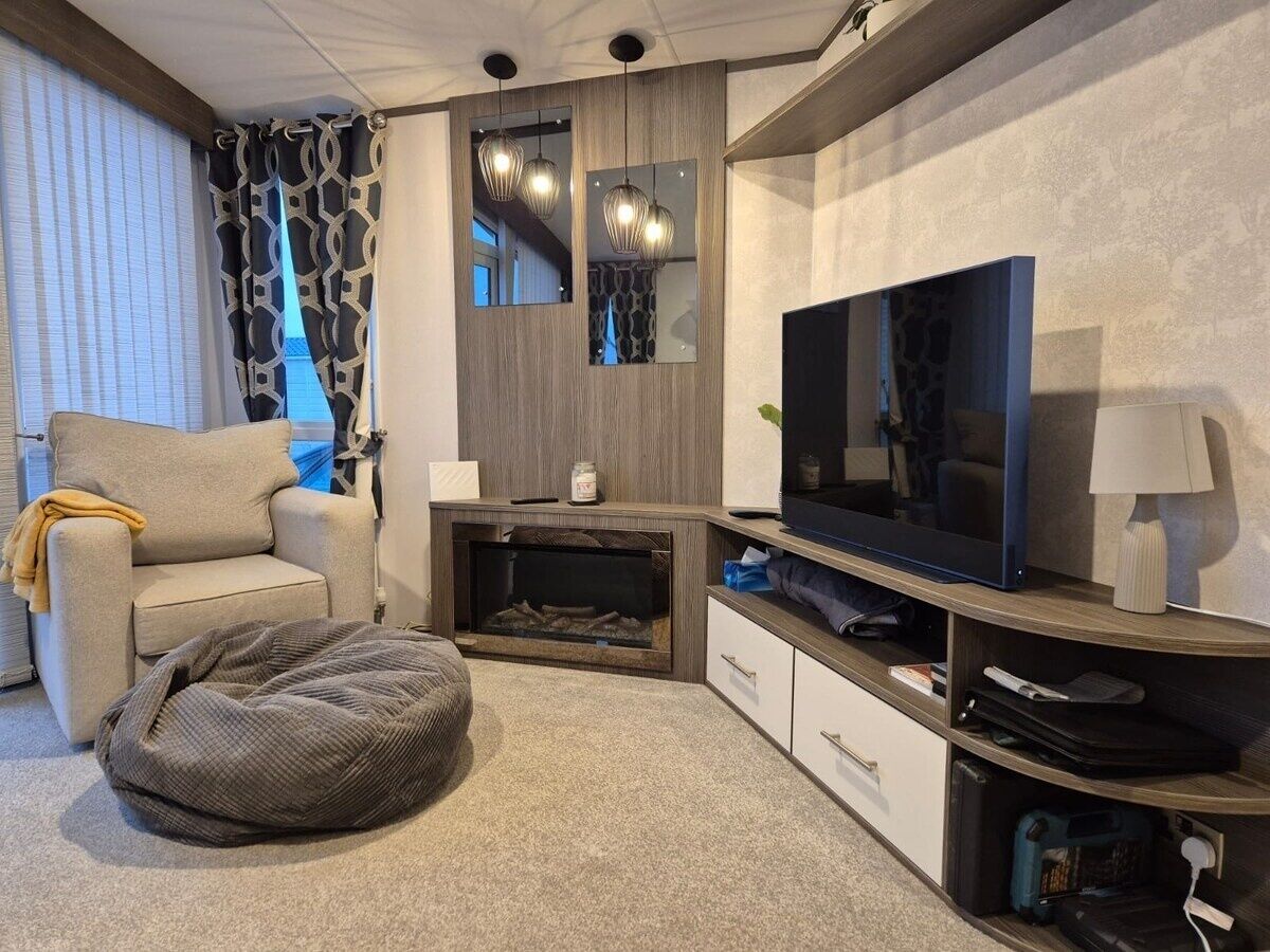 Télévision, cheminée