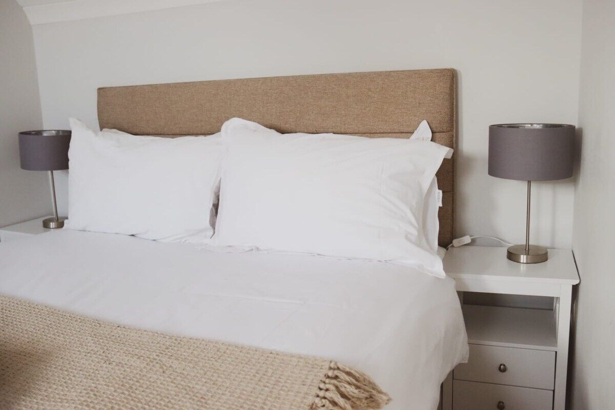 2 soverom, strykejern/-brett, internettilgang og sengetøy