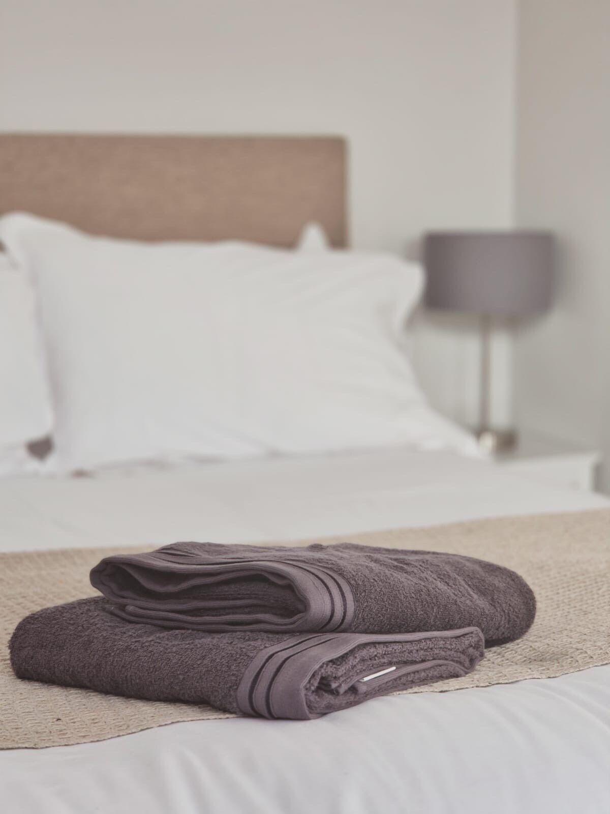 2 bedrooms, iron/ironing board, internet, bed sheets