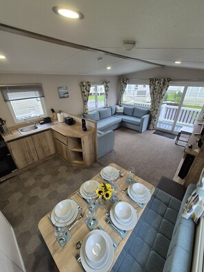 TV, fireplace - Whitstable Neptune - Alberta Holiday Park (Whitstable)