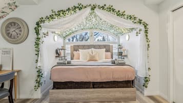 4 bedrooms, internet, bed sheets