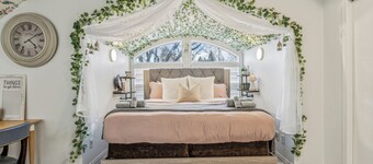 DT 5BR House | 2 Suites, 7 Bed+Sofa Bed, Sleeps 15