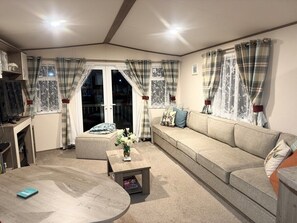 TV, fireplace - Luxury Seasalter Caravan (Whitstable)
