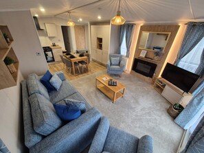 TV, fireplace - Whitstable Sun Seeker (Whitstable)