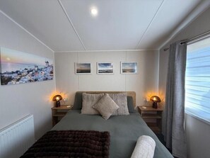 2 bedrooms, internet - The Whitstable Healing Spot (Whitstable)