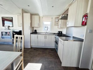 Private kitchen - Seaview Holiday Park - 2 bedroom sleeps 6 (Whitstable)