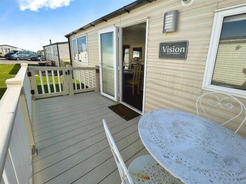 Seaview Holiday Park - 2 bedroom sleeps 6