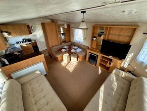 Televisie en een open haard